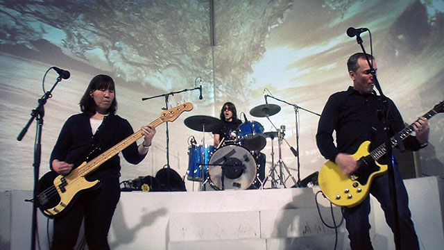 Art Zone: The Statics perform 'Don't Mess With Us'