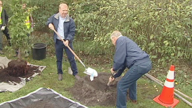 Mayor celebrates Arbor Day 10/17/15