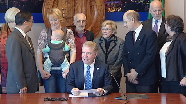 Mayor's Press Availability: Legislation Signing 10/16/15