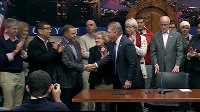 Mayor signs legislation for emergency homelessness funding 11/3/15