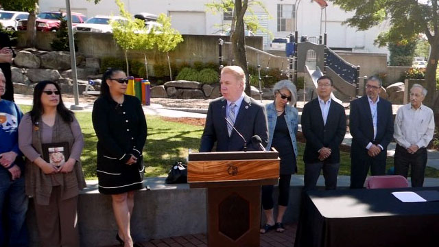 Mayor Murray signs a resolution naming Donnie Chin International Children's Park