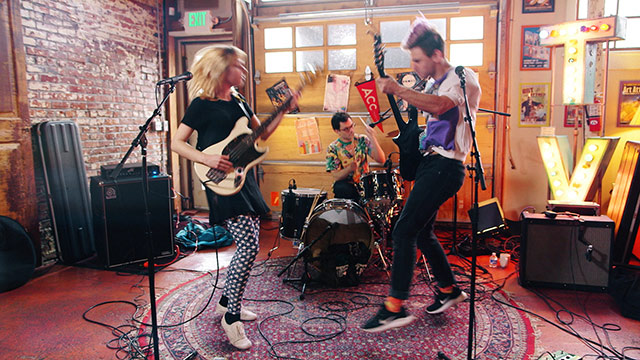 Art Zone: Dude York performs 'Black Jack'