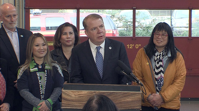 Mayor Murray signs affordable housing legislation