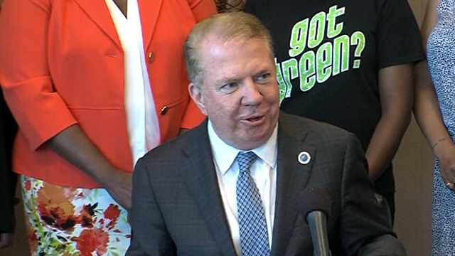 Mayor Murray signs sugar-sweetened beverage tax ordinance 