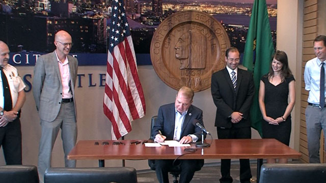 Mayor signs legislation strengthening safety of vacant buildings