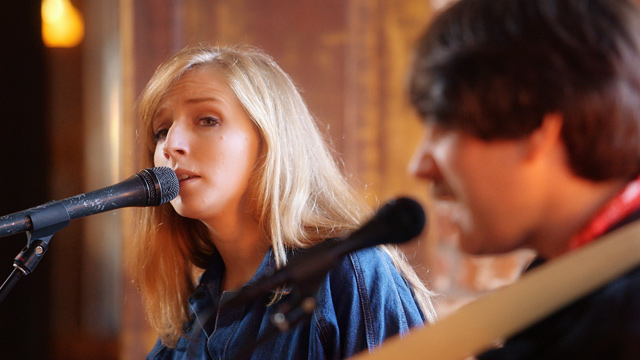 Art Zone: Smokey Brights performs 'Blame it on me'