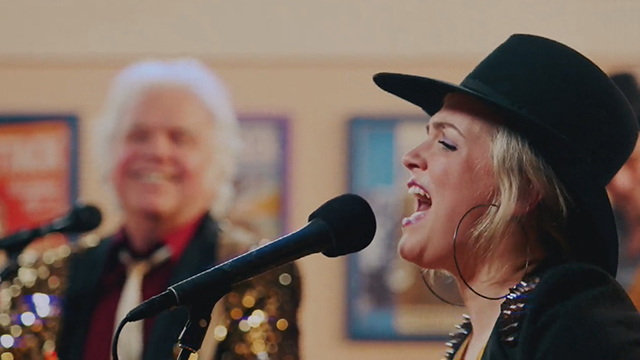 Art Zone: Ron Bailey & The Tangents featuring Caela Bailey and Saffi Watson perform 'Circus Tramps'