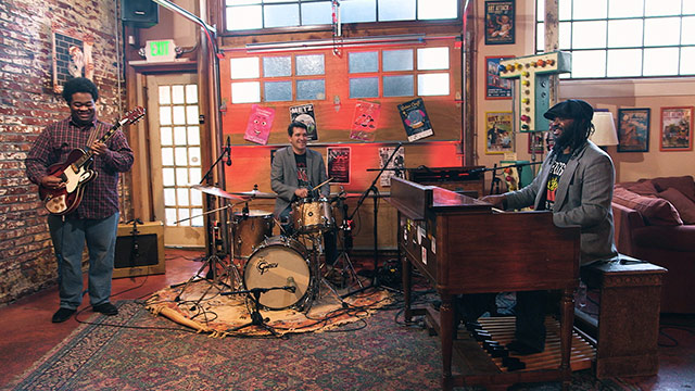 Art Zone: Delvon Lamarr Organ Trio Performs 'Close But No Cigar'