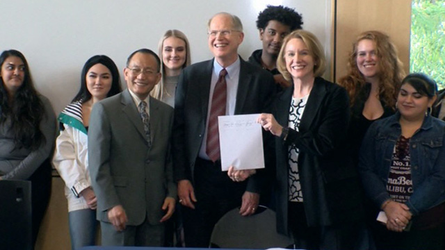 Mayor Durkan signs Seattle Promise partnership agreement 