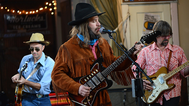 Low Hums performs “Tunnel of Light”