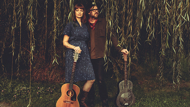 Art Zone: Powerhouse music duo Tekla Waterfield and Jeff Fielder perform "Better Days" 