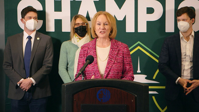 Mayor Durkan signs legislation allowing a new indoor recreation facility in Interbay  